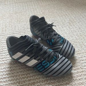Adidas Messi “Nemeziz” soccer cleats youth 4 EUC